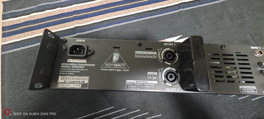 パワーアンプ　EPQ2000 BEHRINGER