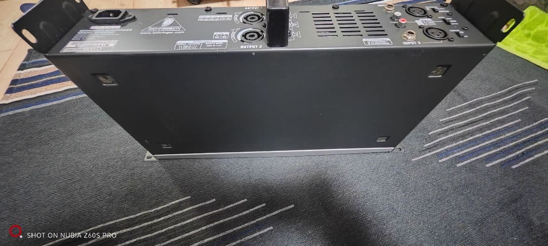 パワーアンプ　EPQ2000 BEHRINGER