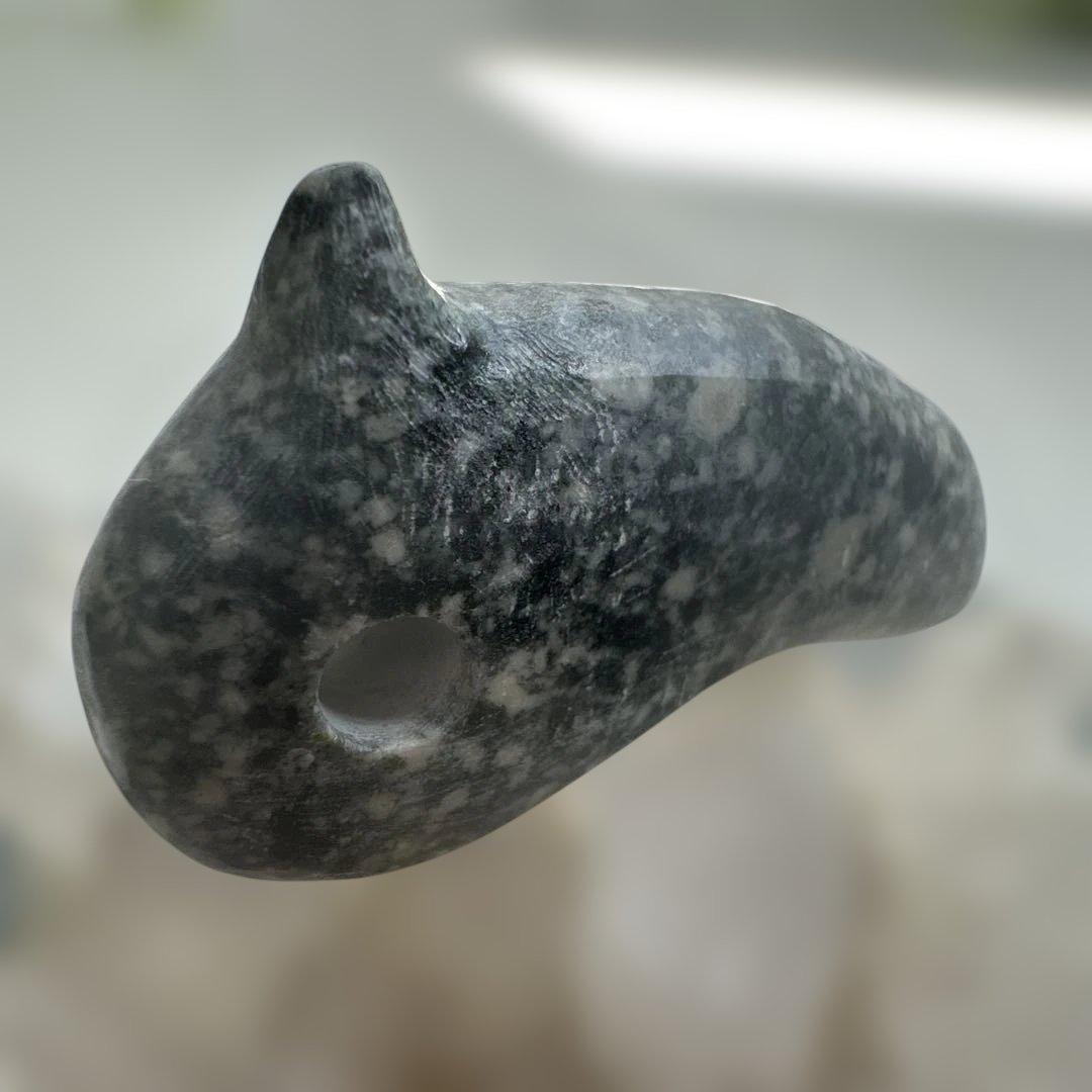 【遠野霊石】高波動勾玉　獣形勾玉(三ノ型) 角の生えた勾玉　一角獣