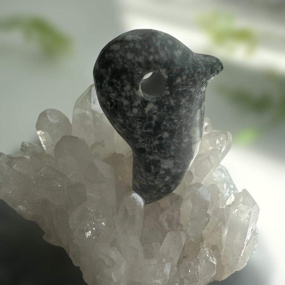 【遠野霊石】高波動勾玉　獣形勾玉(三ノ型) 角の生えた勾玉　一角獣