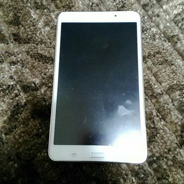 2万円　　タブレット　　GALAXYタブ4