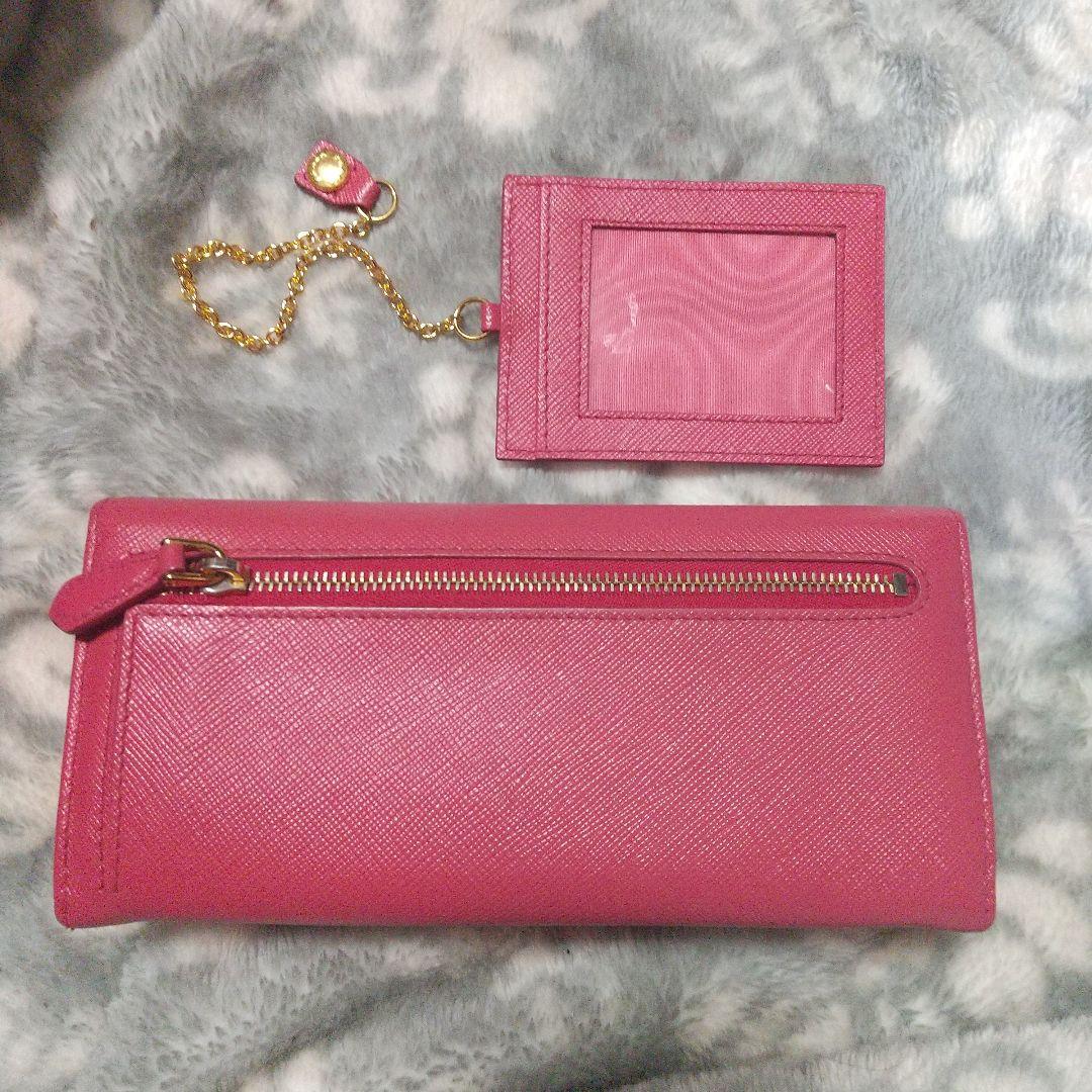 PRADAサフィアーノ レザーリボン付き 長財布 レッド系