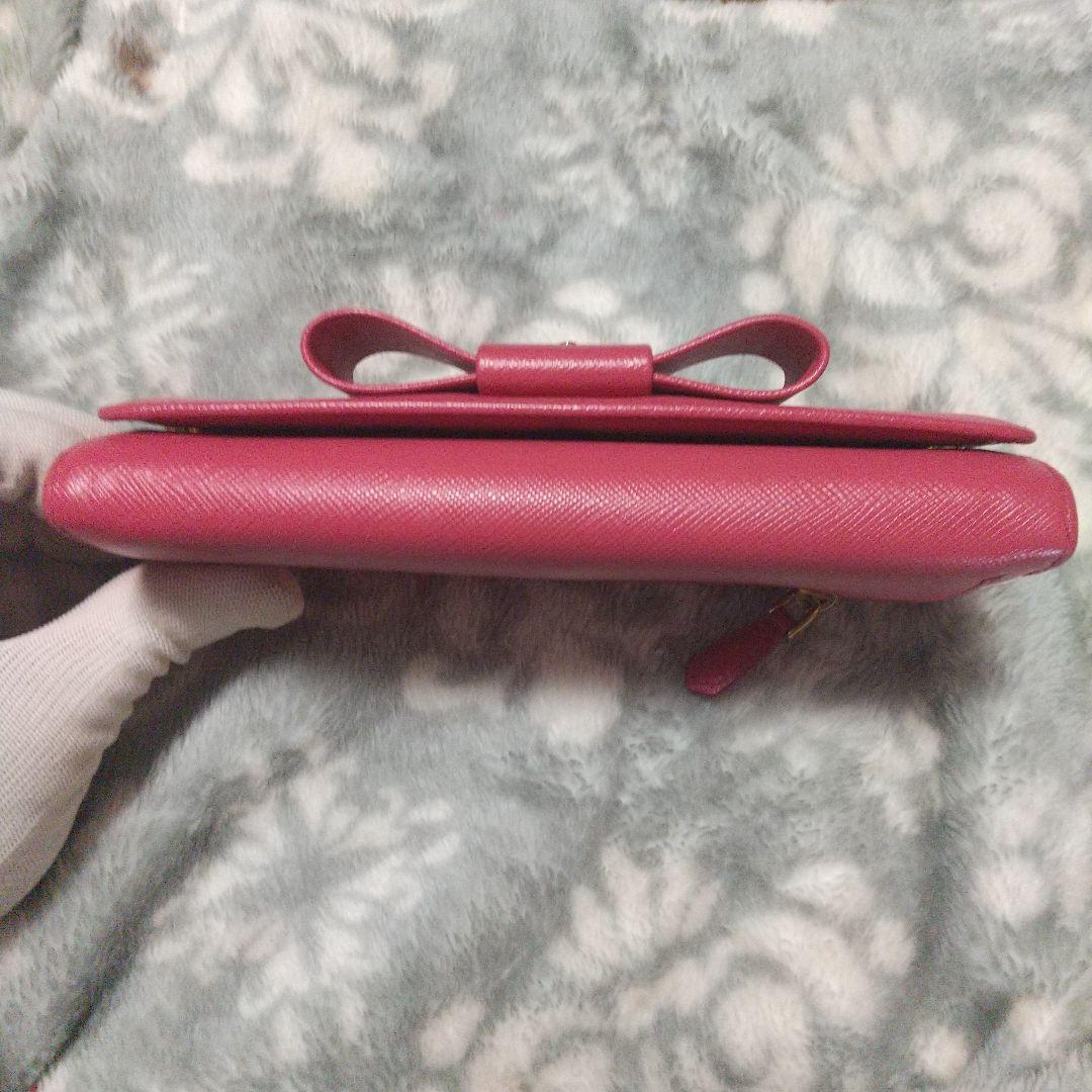 PRADAサフィアーノ レザーリボン付き 長財布 レッド系