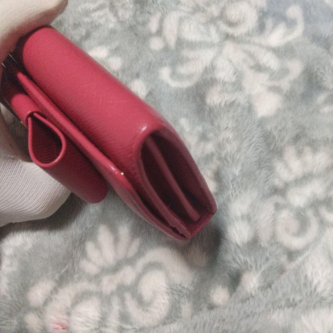 PRADAサフィアーノ レザーリボン付き 長財布 レッド系