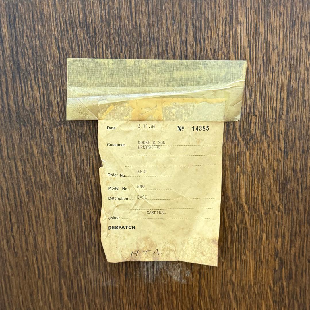 H110K27b アンティーク調 コーナーキャビネット