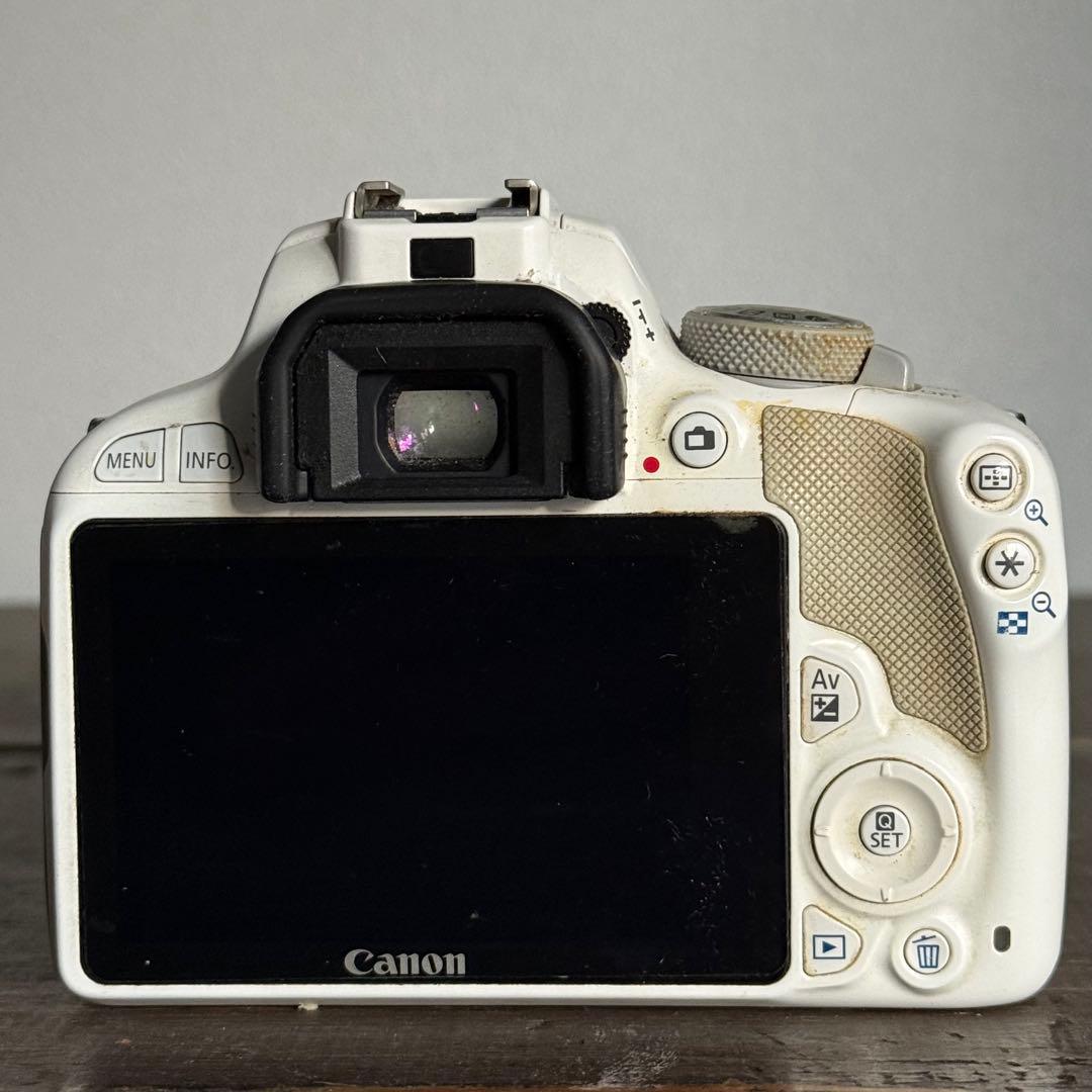 Canon EOS Kiss X7 ホワイト レンズ付き【B-70】