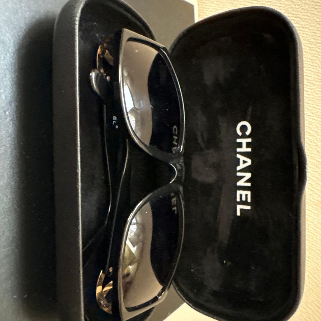 CHANEL ブラック ゴールド サングラス