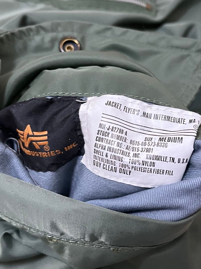 ALPHA INDUSTRIES MA−1オリーブグリーン フライトジャケット