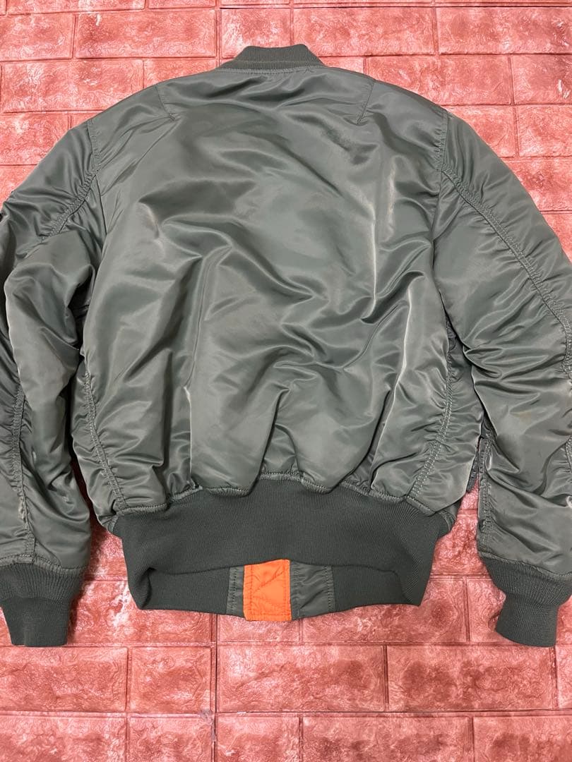 ALPHA INDUSTRIES MA−1オリーブグリーン フライトジャケット