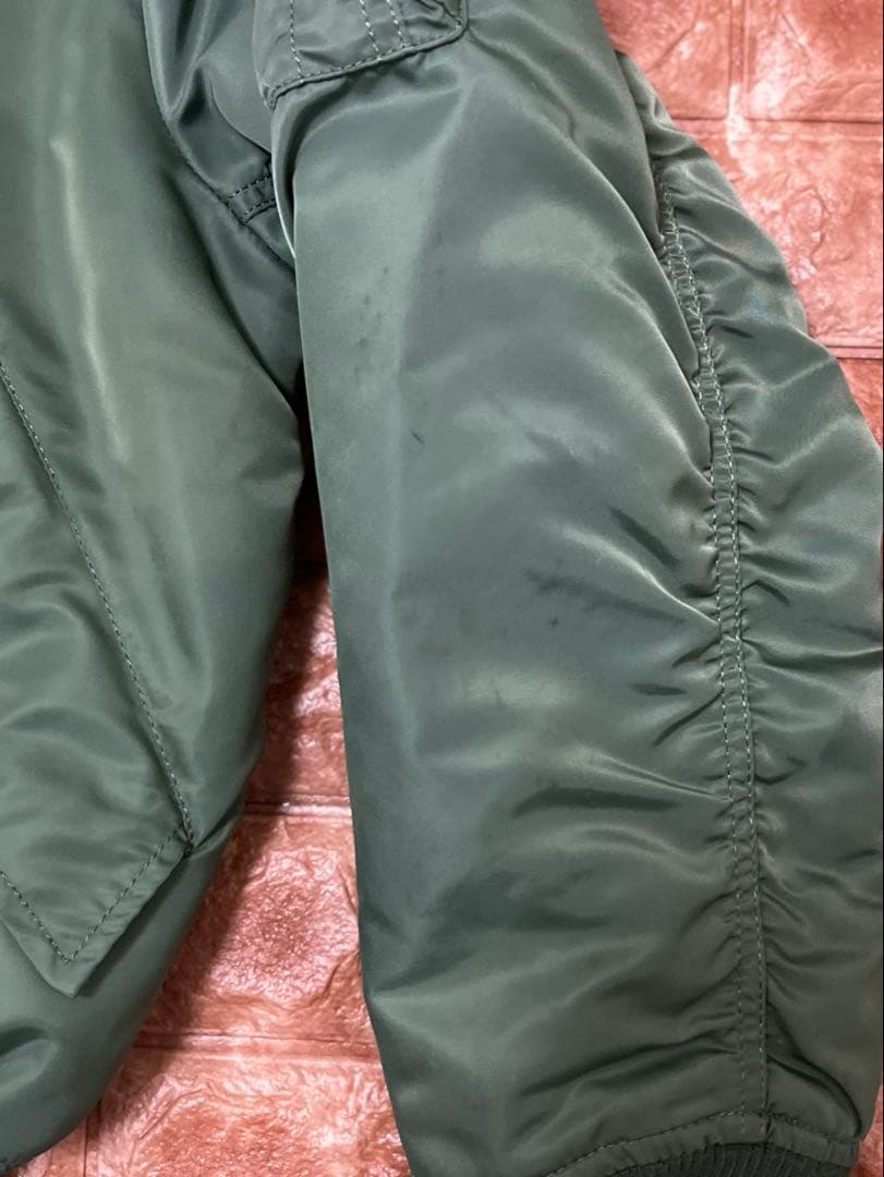 ALPHA INDUSTRIES MA−1オリーブグリーン フライトジャケット