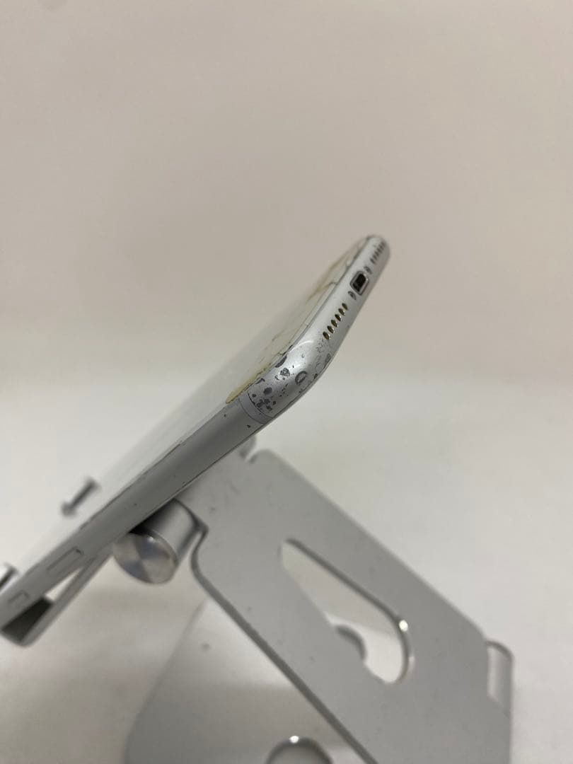 Iphone 8 64GB Sim フリー　32912