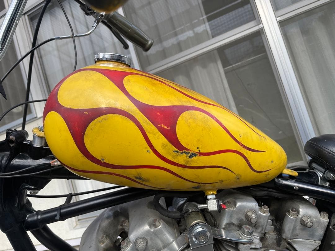 ナローマスタングタンク　フレアパターン　黄色×赤　ショベルヘッド　パンヘッド