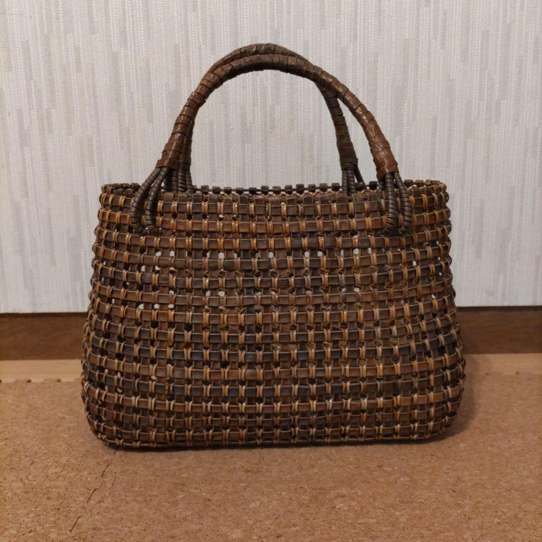【最終価格】【美品】天然素材のかごバッグ　胡桃 あけびや山葡萄がお好きな方に！