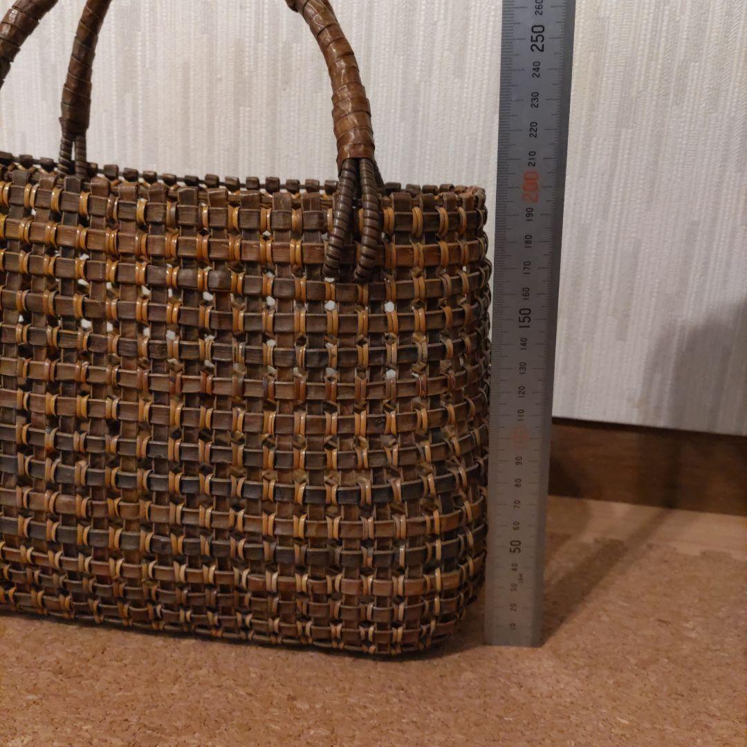 【最終価格】【美品】天然素材のかごバッグ　胡桃 あけびや山葡萄がお好きな方に！