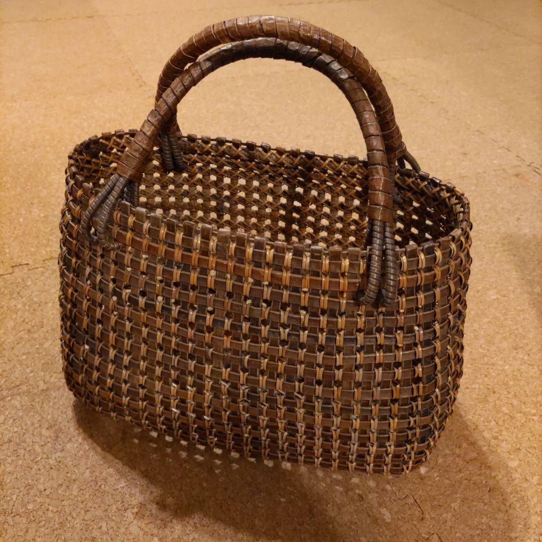 【最終価格】【美品】天然素材のかごバッグ　胡桃 あけびや山葡萄がお好きな方に！