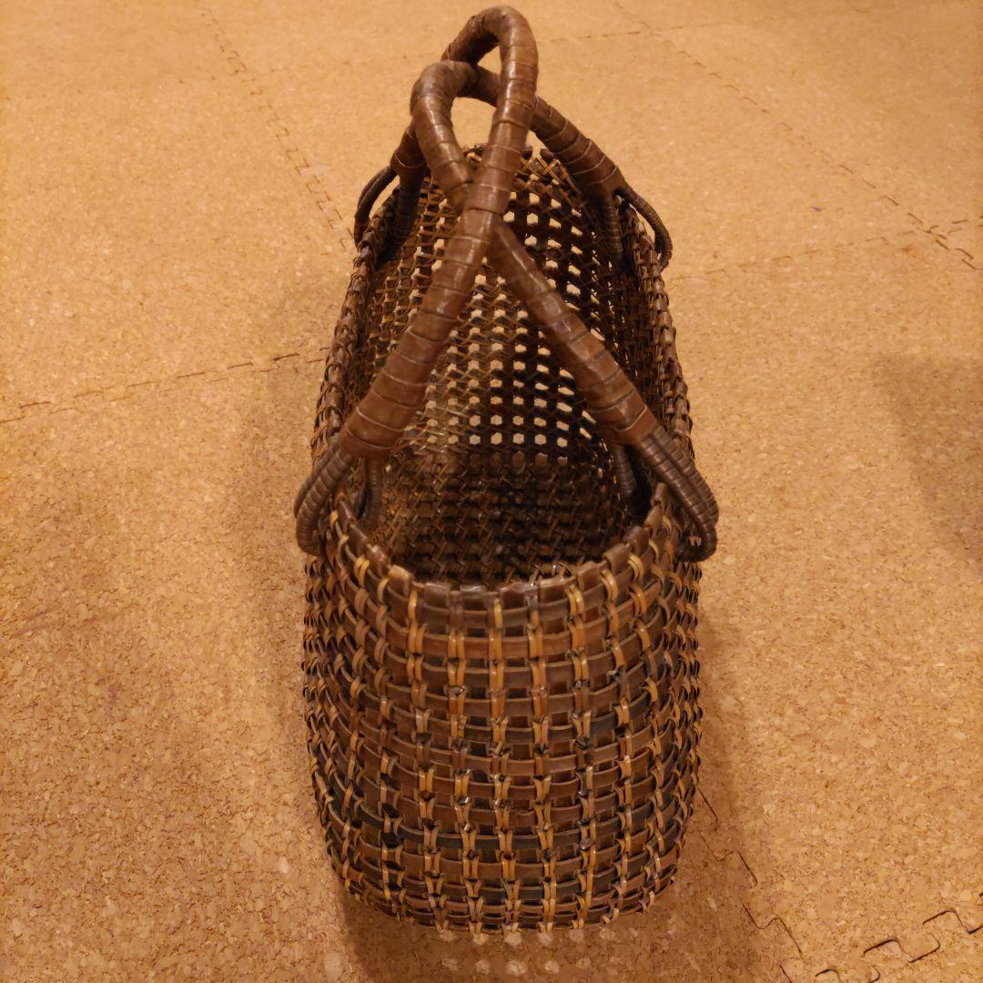 【最終価格】【美品】天然素材のかごバッグ　胡桃 あけびや山葡萄がお好きな方に！