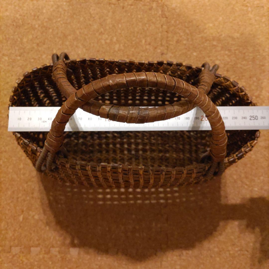 【最終価格】【美品】天然素材のかごバッグ　胡桃 あけびや山葡萄がお好きな方に！