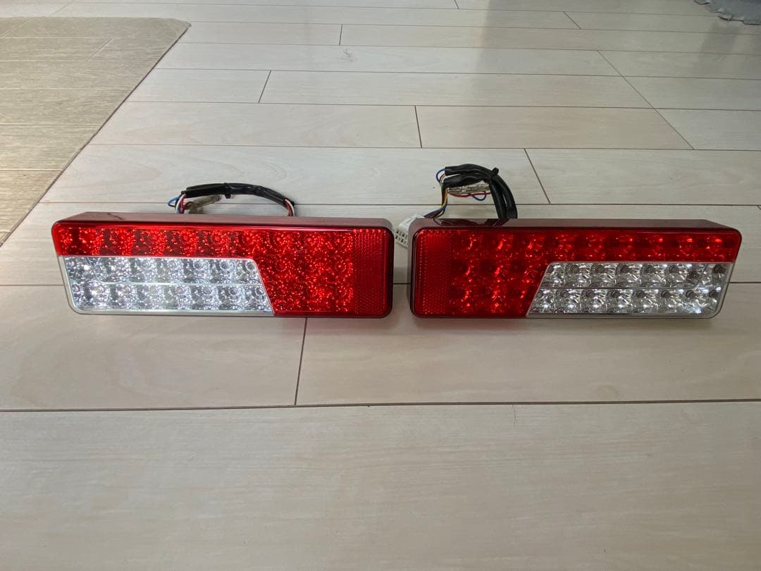 エブリィda17w用プラスラインテールランプ　ジャンク　りょう
