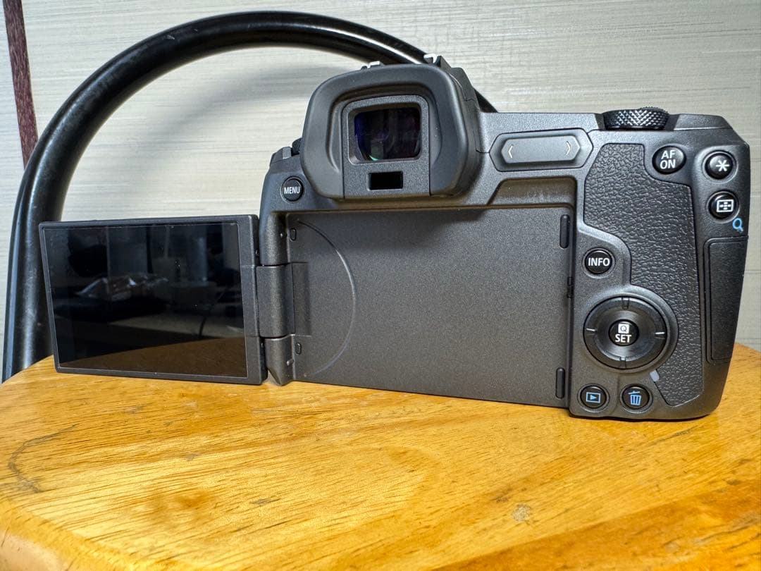 Canon EOS R 美品　ショット数1000以下