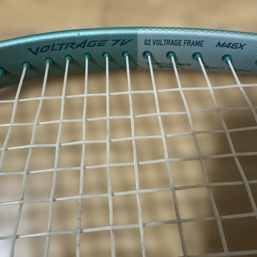 dragonです　美品　ヨネックス　ボルトレイジ７Ｖ　02-VR7V