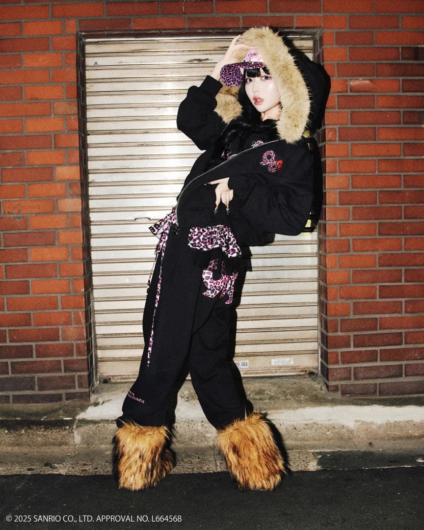 9090 girl ×HELLO KITTY 90 Logo Fur Zip M