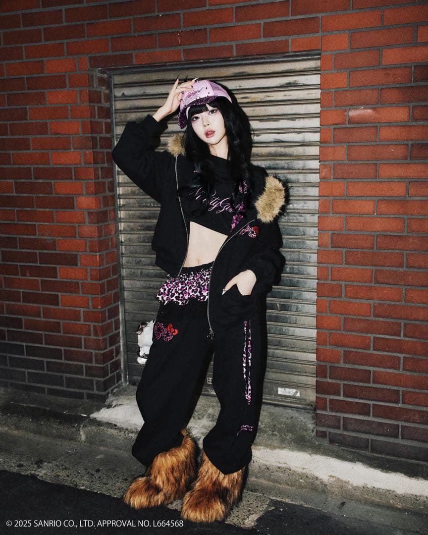 9090 girl ×HELLO KITTY 90 Logo Fur Zip M