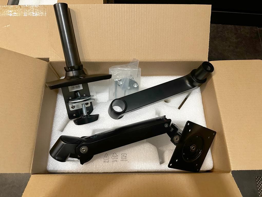 Amazonベーシック モニターアーム シングルタイプ K001387