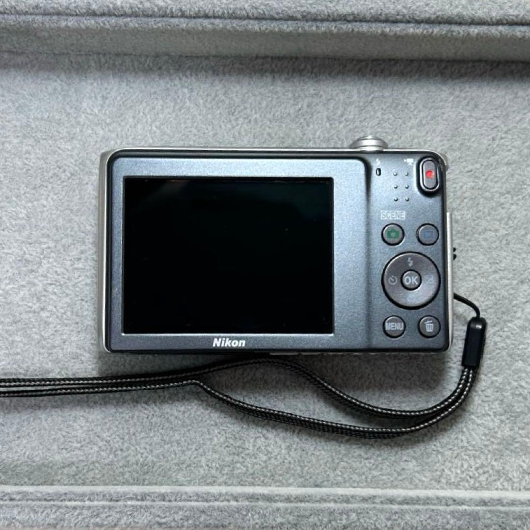 Nikon ニコン COOLPIX S3600 シルバー コンデジ