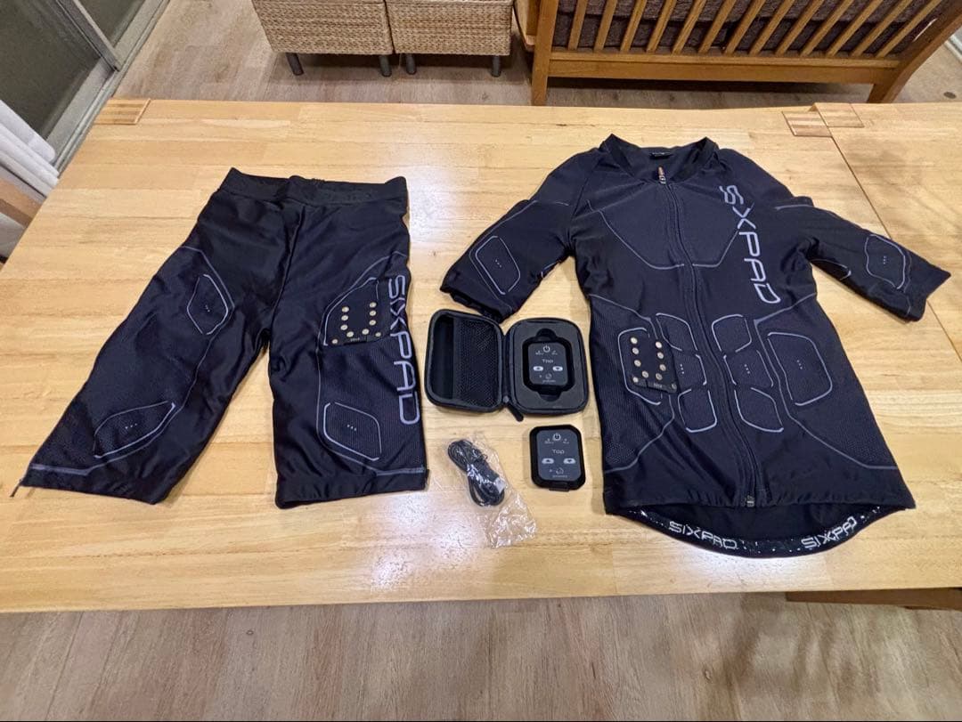 【美品/Sサイズ】SIXPAD Powersuit 上下セット ジェル不要