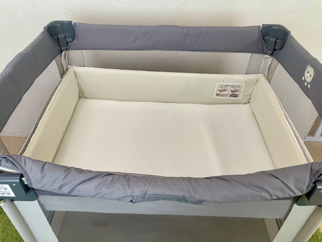 アップリカ　ココネルエアー　グレーベアー　ベビーベッド