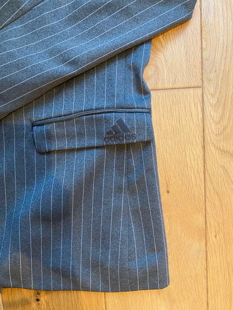 adidas カジュアルスーツ　ストライプ　グレー