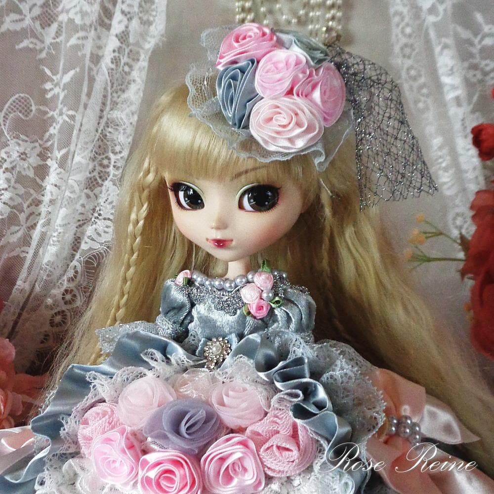 ★初売りセール エリザベス王妃 シルバーグレーのエレガントオーバートレーンドレス