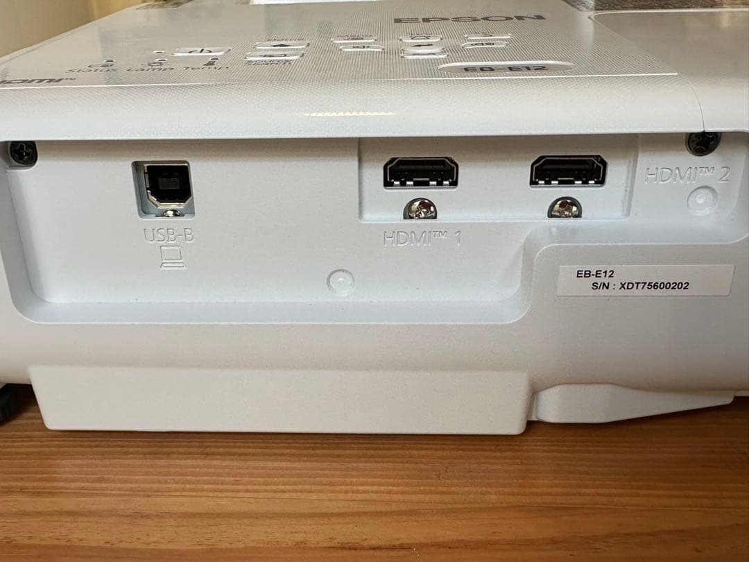 EPSON EB-E12 プロジェクター