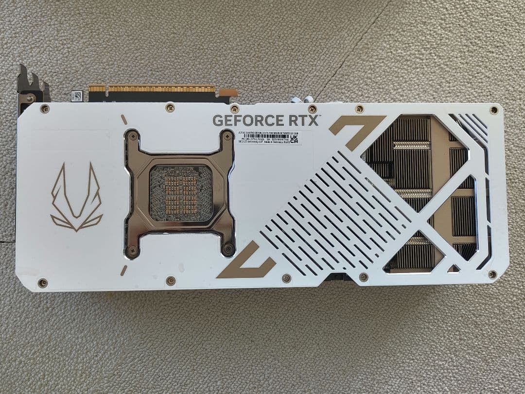 RTX 5090 ジャンク ZOTAC 白色 基盤付き!GPUコア/VRAM無し