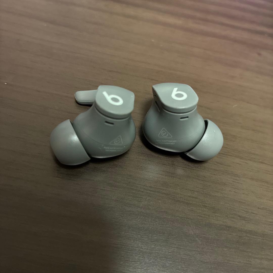 Beats ワイヤレスイヤフォン グレー 充電ケース付き