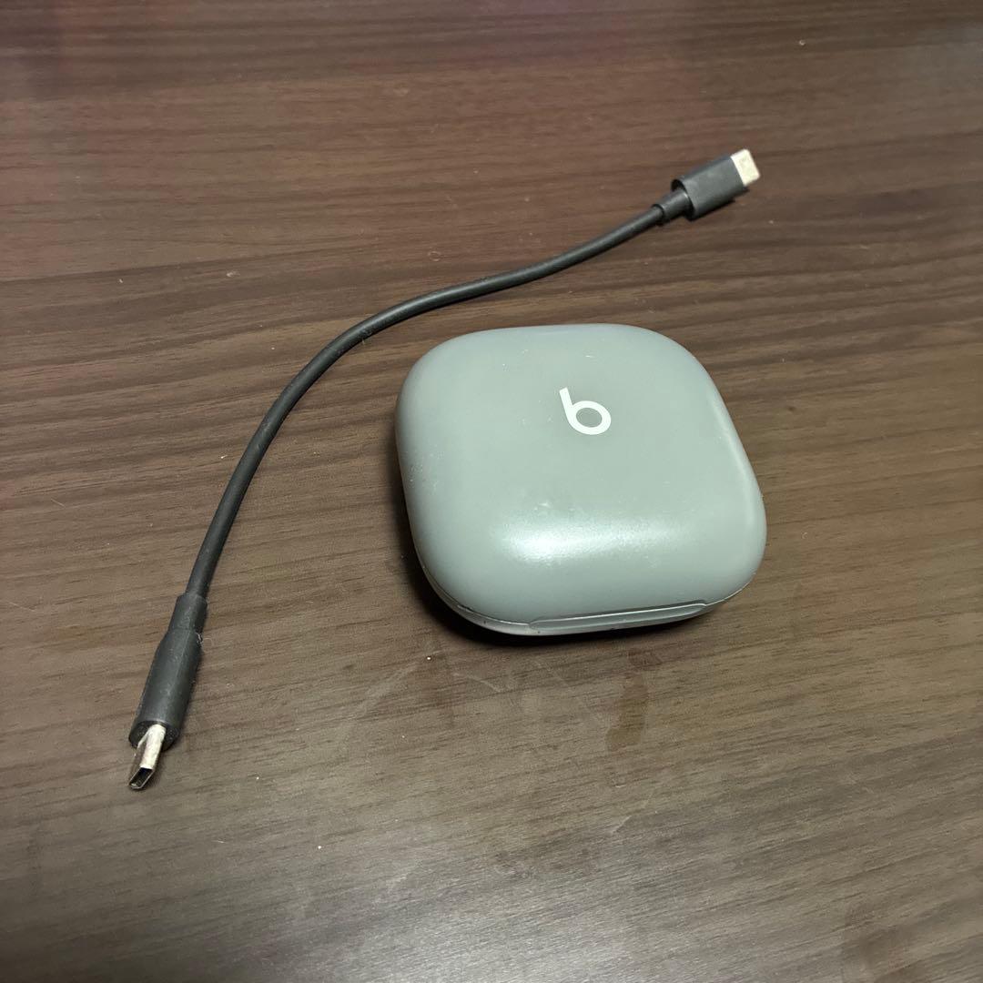 Beats ワイヤレスイヤフォン グレー 充電ケース付き
