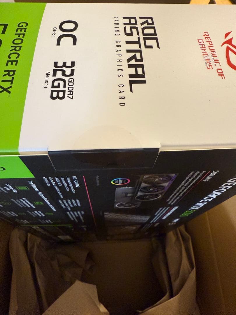 グラフィックボード・グラボ・ビデオカード ASUS ROG-ASTRAL-RTX5090-O32G-GAMING