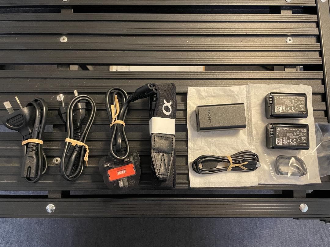 【最終値下げ】撮影枚数3枚！SONY α6400 16-50mmレンズ付＋ケージ