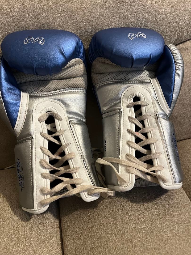 RIVAL RS100 スパーリンググローブ