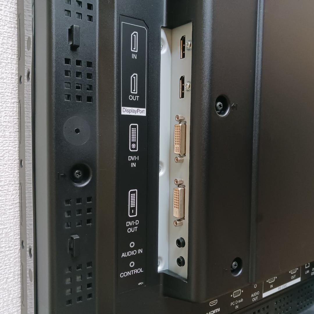 シャープ　55インチ インフォメーションディスプレイ PN-V551　①