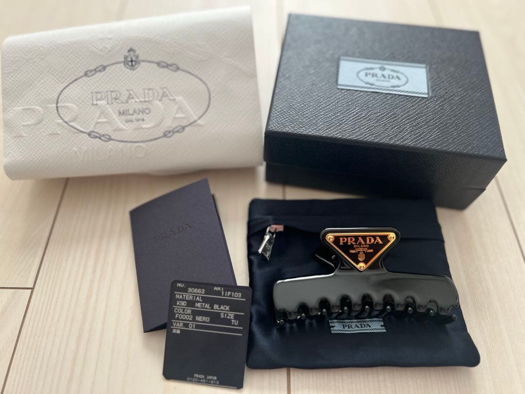 【試着のみ】 PRADA メタルクロウクリップ　トライアングル　バレッタ