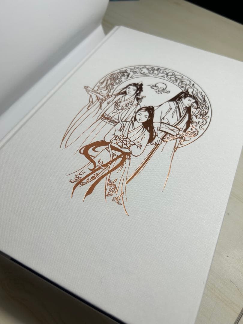 洋書 Daughter of the moon godness (Fairyloot)