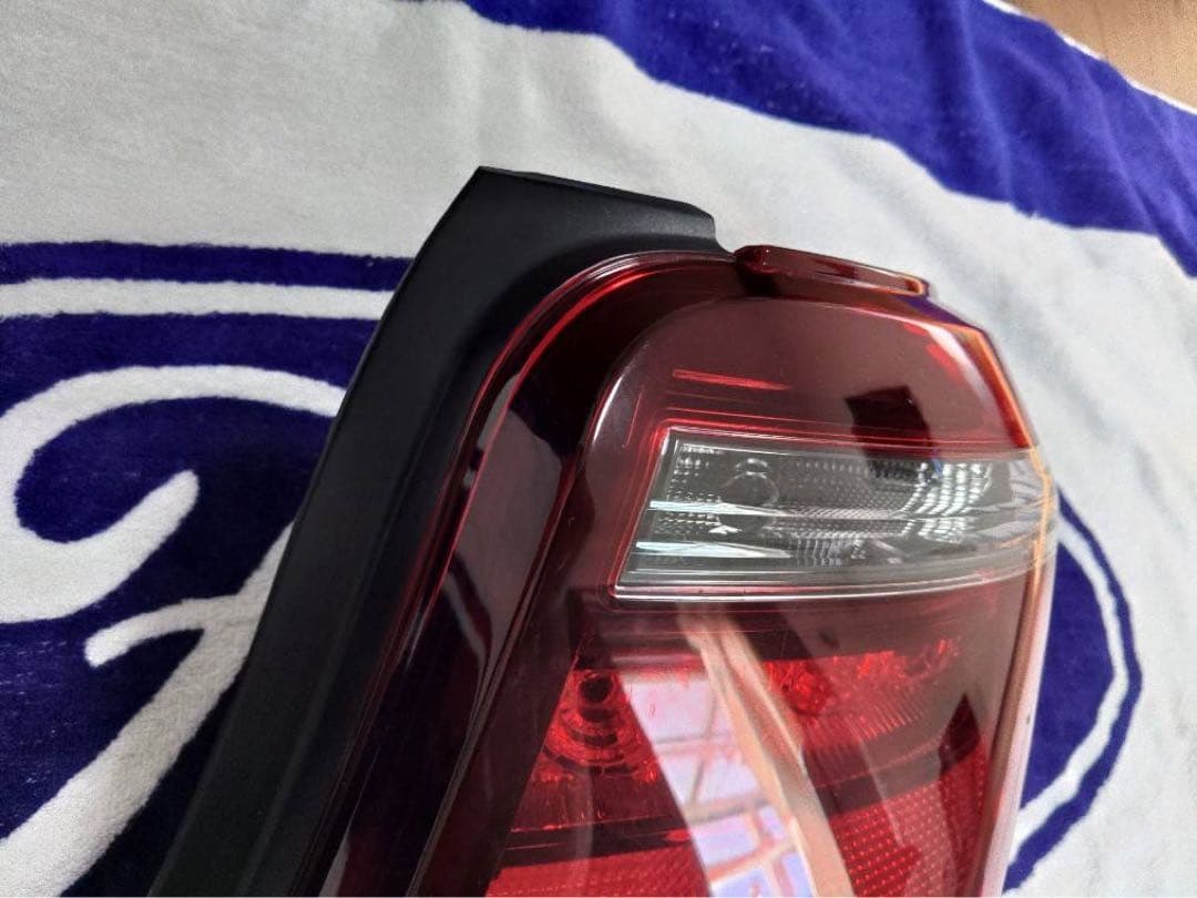 カローラ　アクシオ　WXB NZE161 右　テールライト