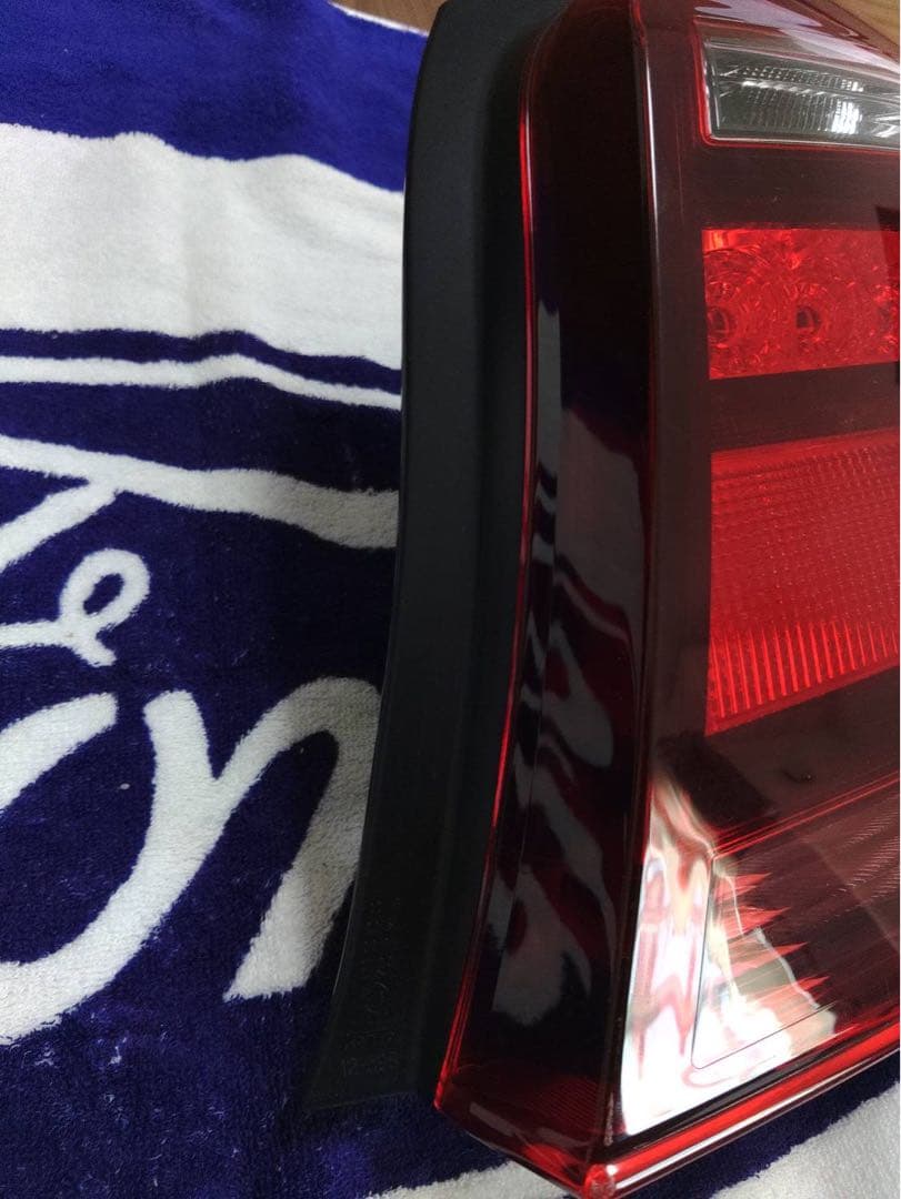 カローラ　アクシオ　WXB NZE161 右　テールライト