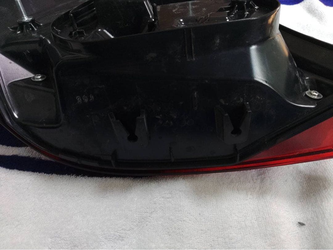 カローラ　アクシオ　WXB NZE161 右　テールライト