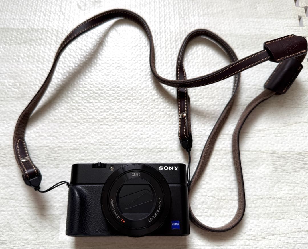 SONY DSC RX100M3 本体と付属品 バッテリー3個、充電器、ケース付