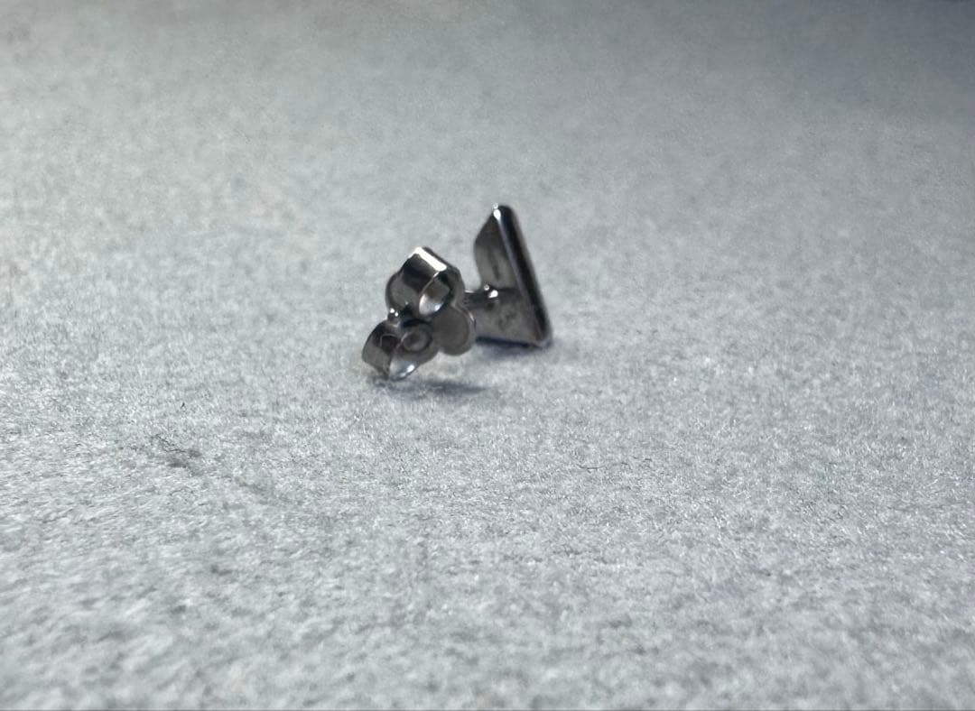 LOUIS VUITTON ピアス・エセンシャル V