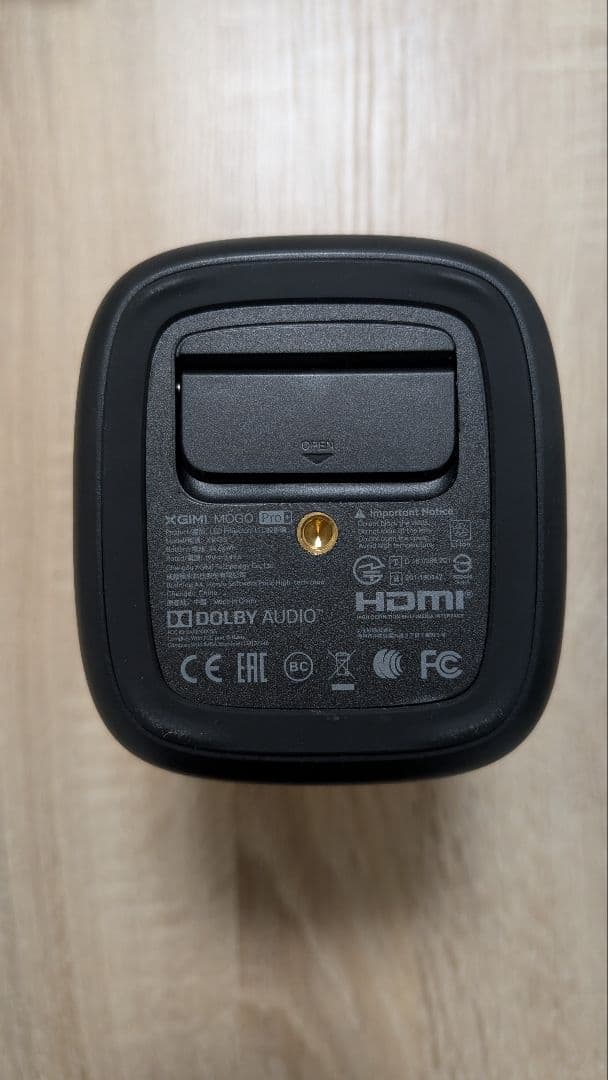 xgimi mogo pro +　アンドロイドTV プロジェクター　ケース付き