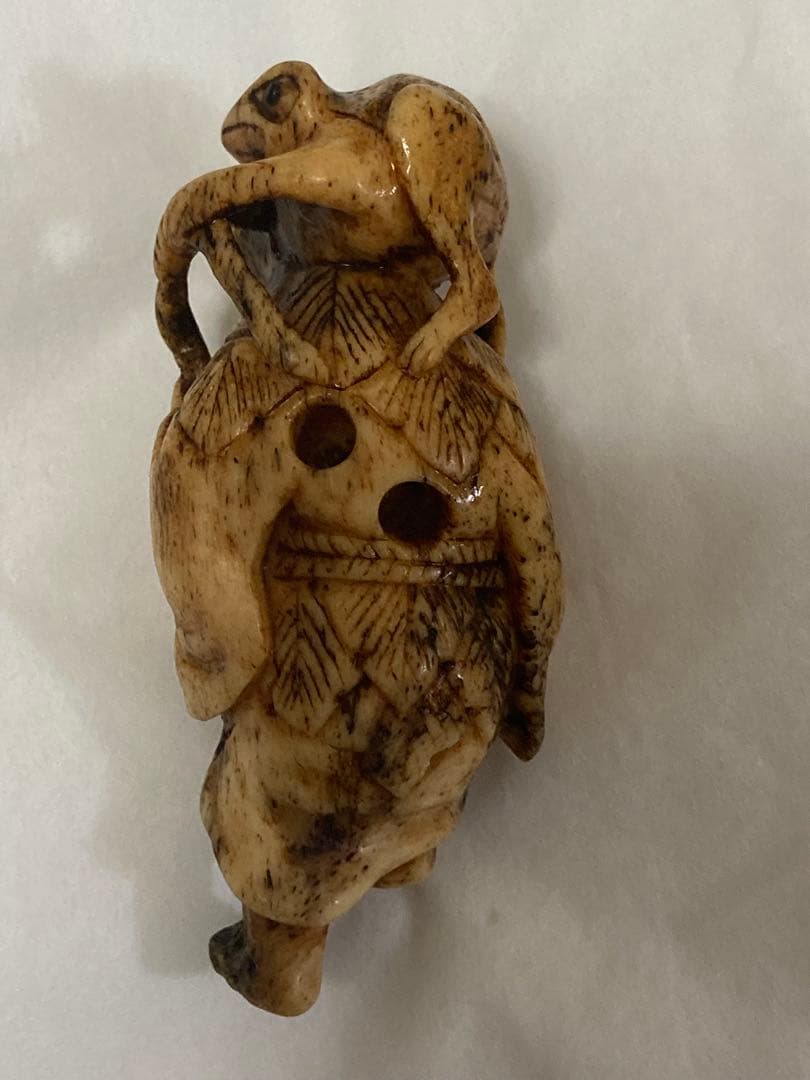 江戸期　提げ物 鹿角 蝦蟇仙人　古根付　高さ6.5cm