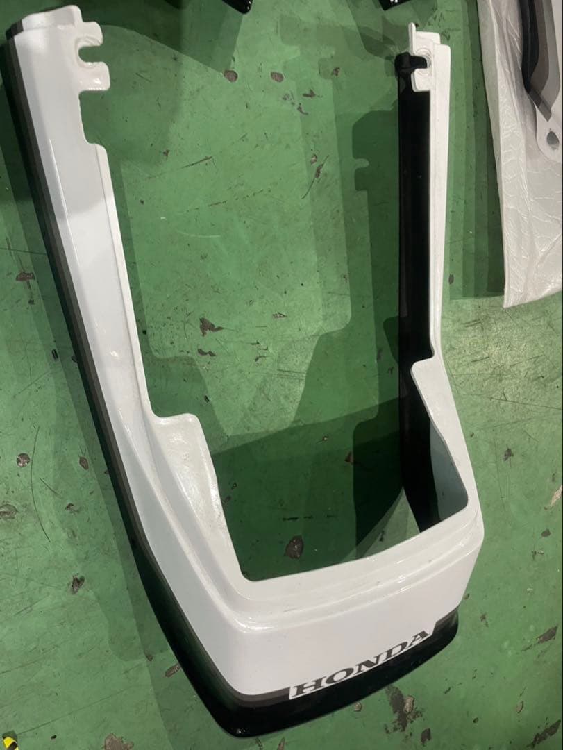 ホンダ CBX400F 外装一式　白黒2型使用